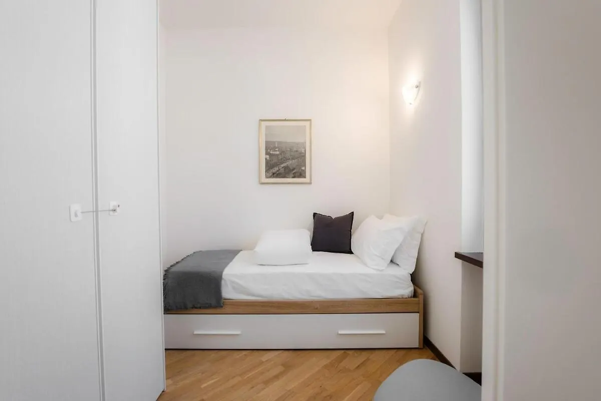 Eap Suites 2, Verona 0*,  Italy