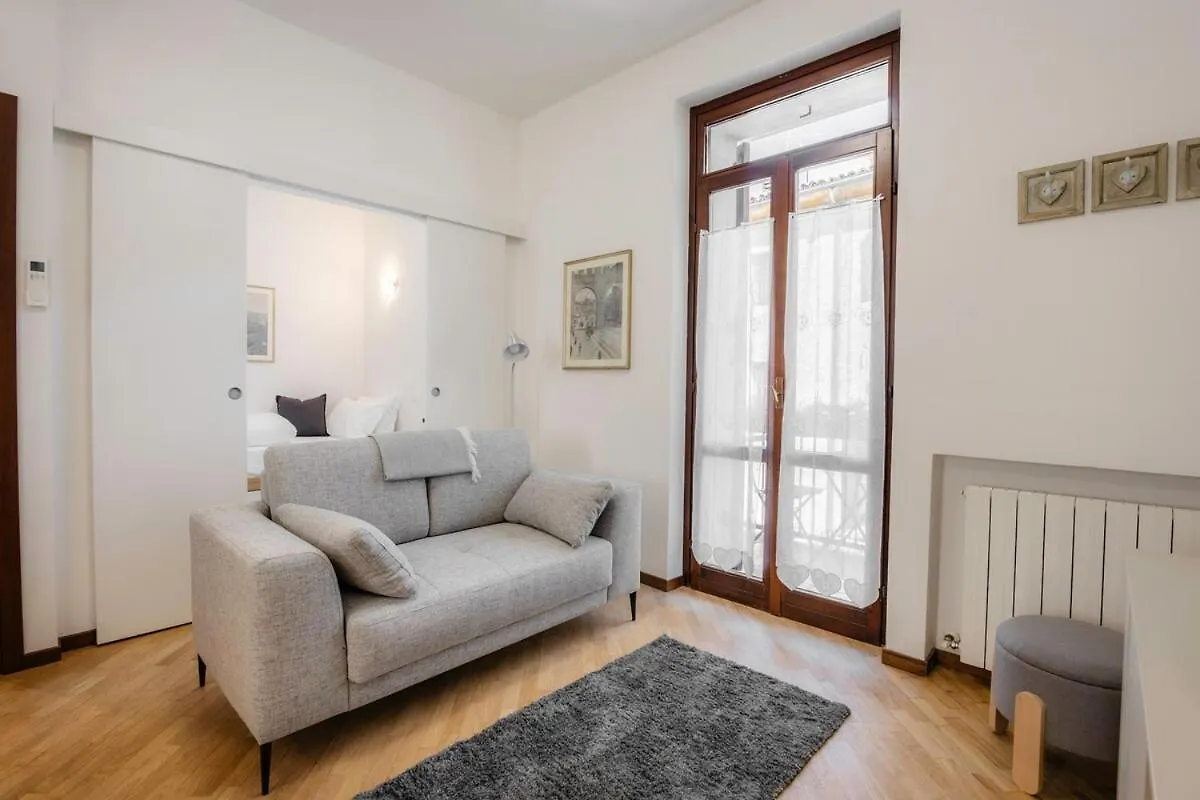 Eap Suites 2, Verona Apartment