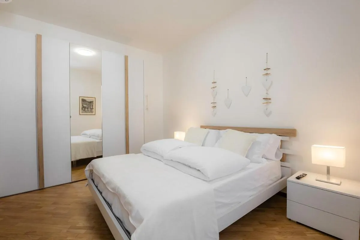 Eap Suites 2, Verona 0*,  Italy